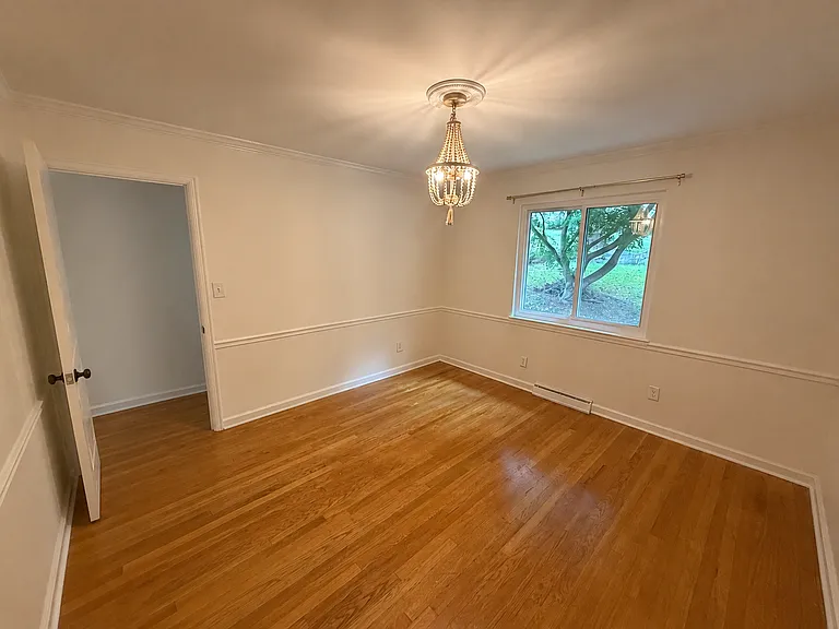 1824 Windsor Blvd — Photo 8