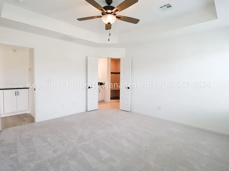 2908 S Redwood Ave — Photo 19