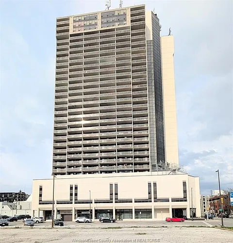 150 Park St W Photo 1