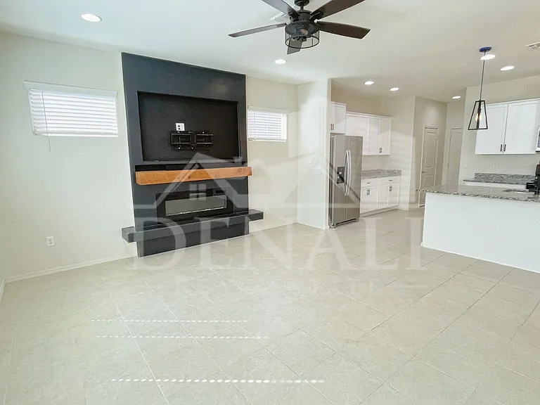 866 E Artesia Pl — Photo 7