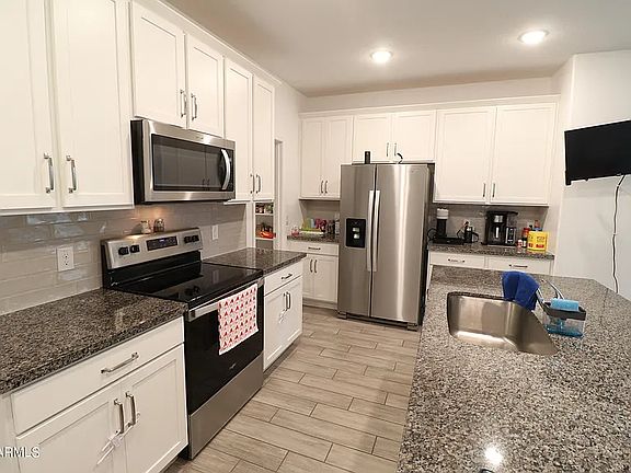 3rd image of 15257 W Sherman St