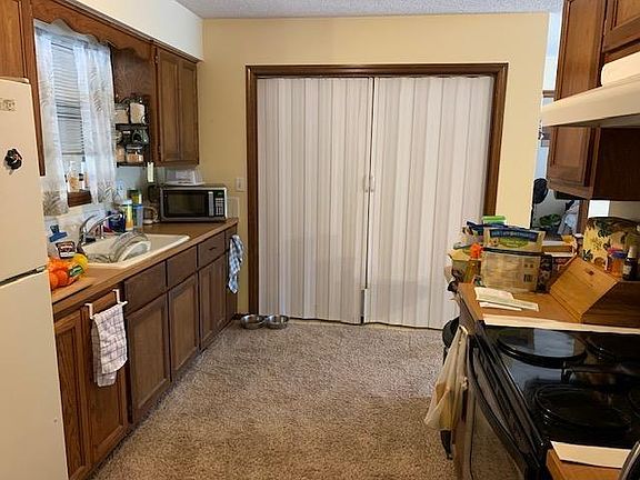 5th image of 9 Boxford Cir