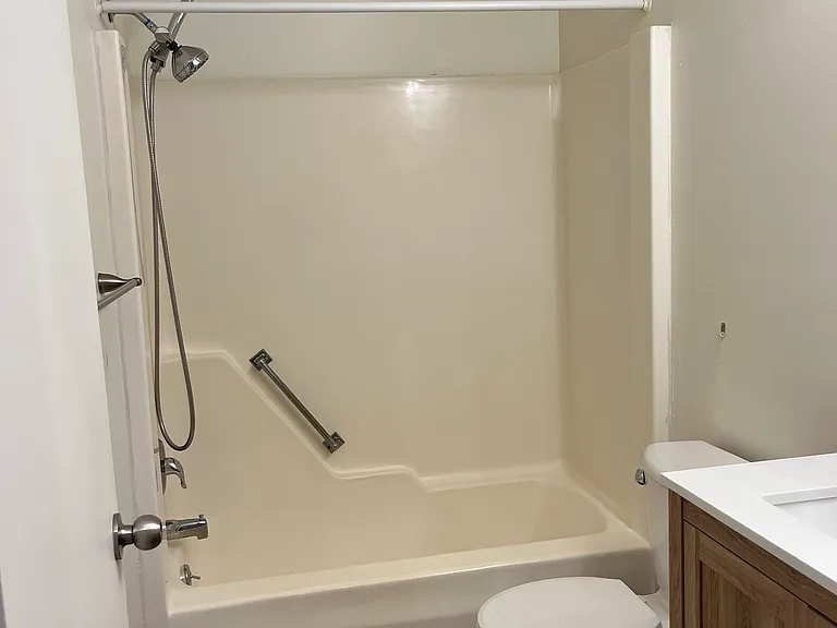 2133 Woodleaf St #2 — Photo 4