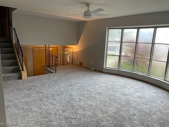 3rd image of 6987 Greenbriar Dr