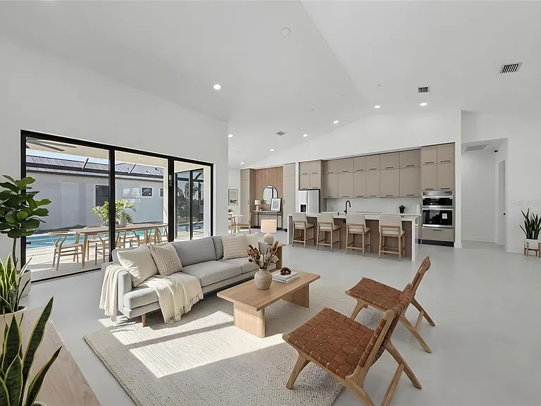 14687 Lillian Cir — Photo 2
