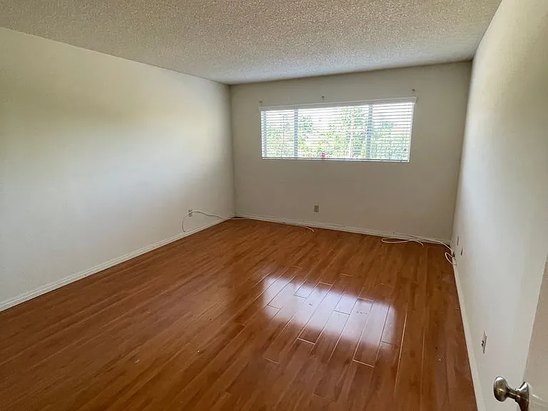 718 N Monterey St — Photo 39