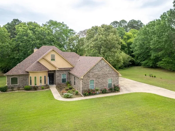 151 Riverwood Dr, Longview, TX 75603