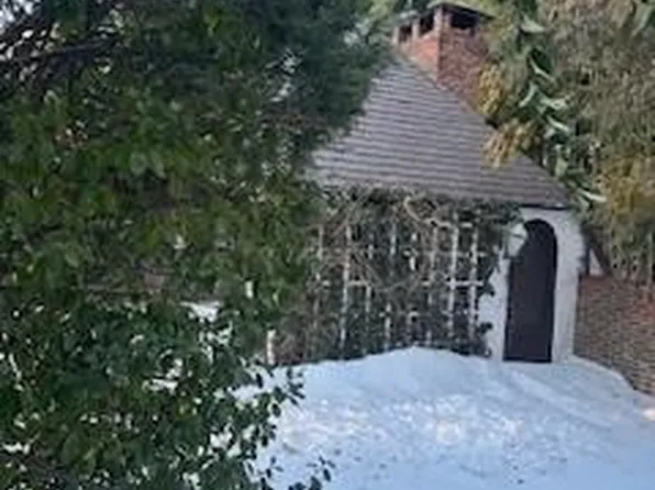 3 Beverly Rd, Pt Washington, NY 11050