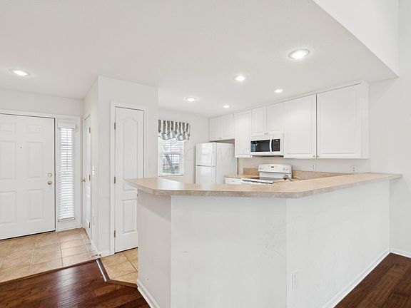 5th image of 7427 Cherry Brook Dr