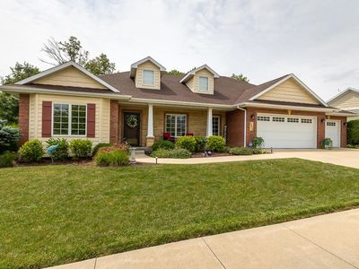 1858 Creek Wood Dr, Dubuque, IA, 52003