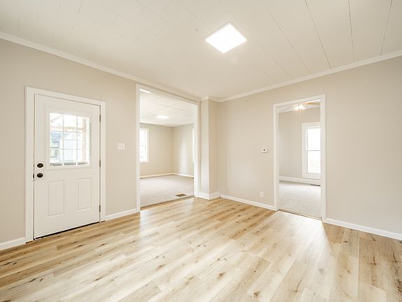 4th image of 814 W 5th St