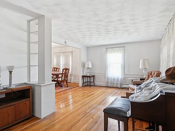 5th image of 400 Nottingham St