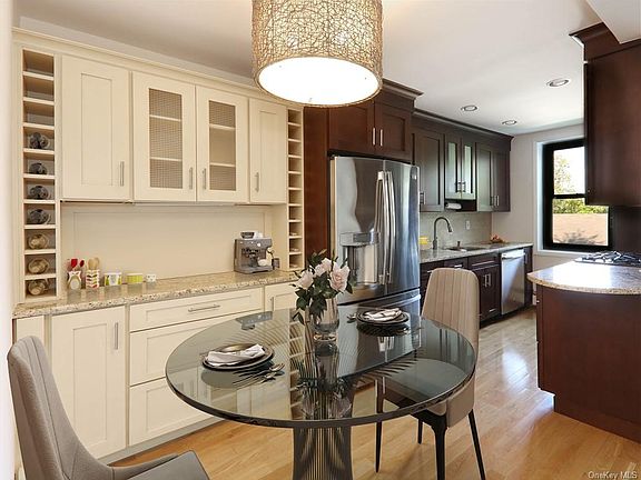 2nd image of 25 Stewart Pl APT 317