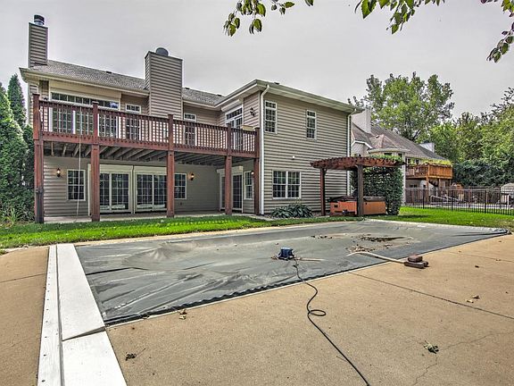 2nd image of 2500 Camelot Dr