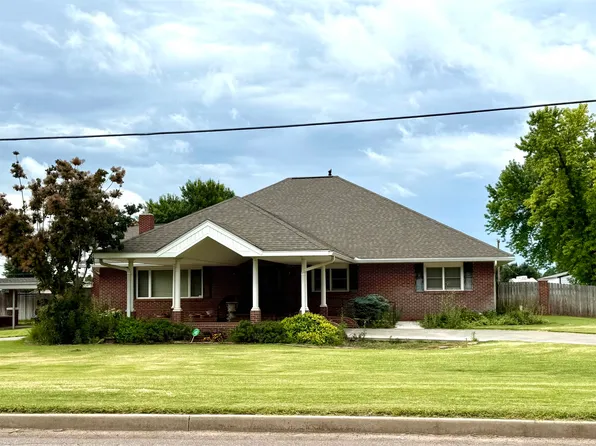 516 SW 6th St, Mooreland, OK 73852