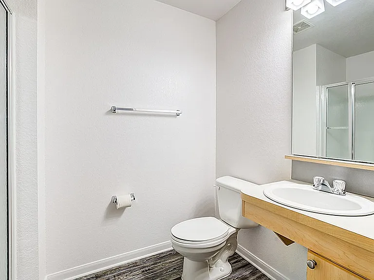 Cabana Beach Gainesville-Off Campus Apartments Near University of Florida-Private Bathroom