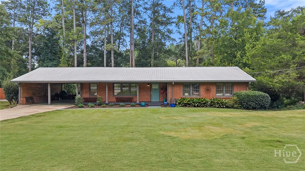 4 bed, 3.0 bath, 2493 sqft, $3,200 — Photo 3