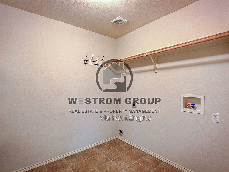 7000 Sylvan Meadows Dr — Photo 23