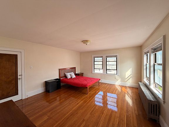 5th image of 482 Main St #2