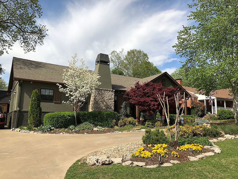 Brookside backyard paradise 