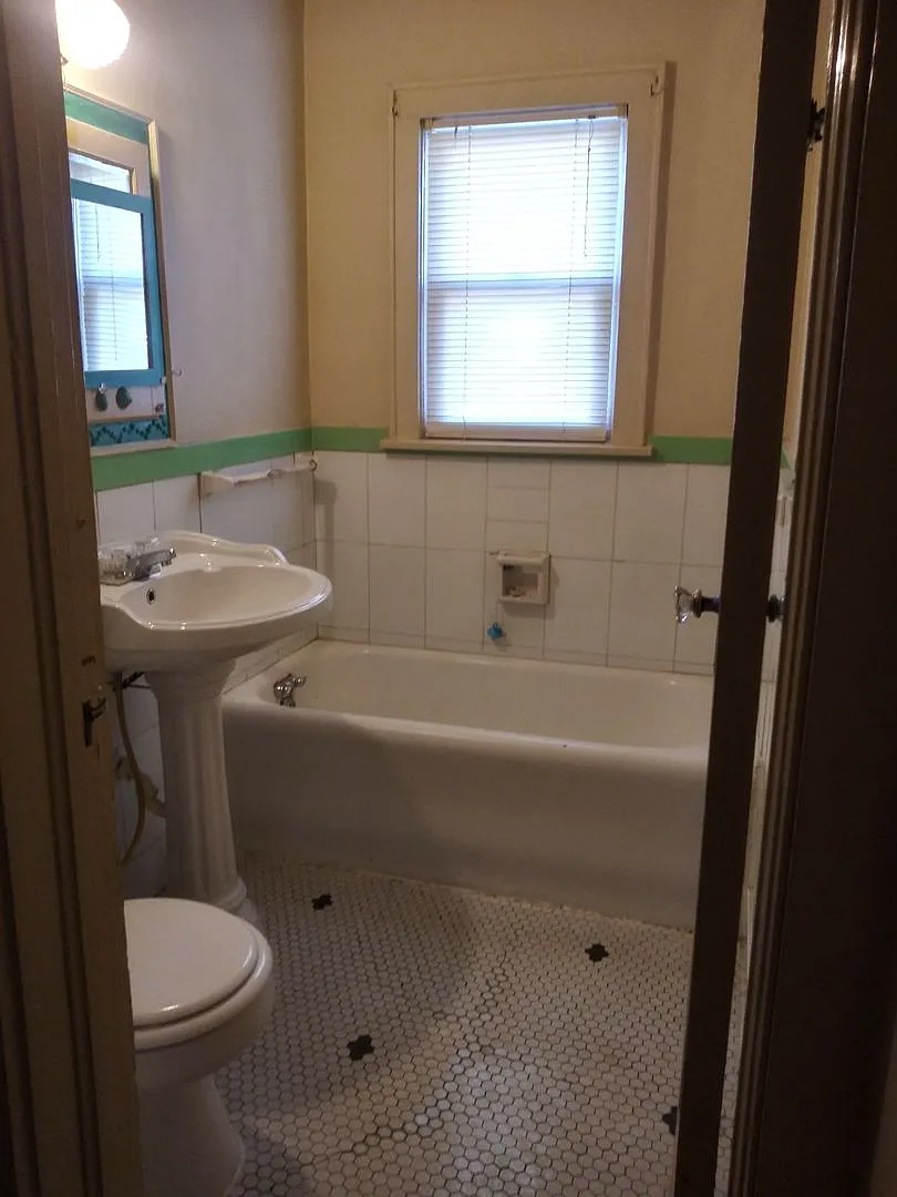 201 - 203 E Mt Vernon — Photo 1