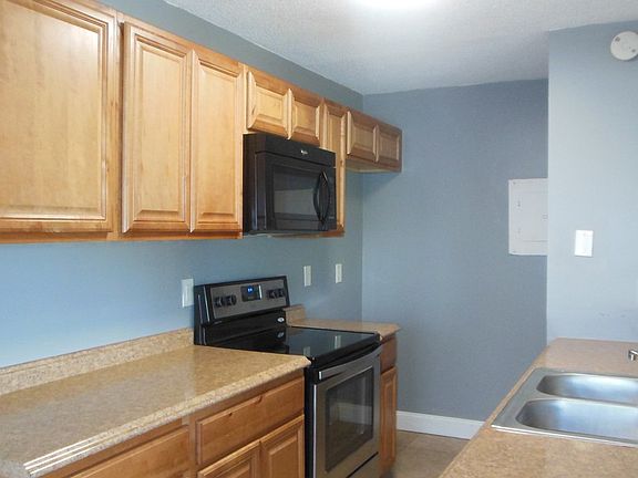 3rd image of 834 E Tiffany Dr APT 2