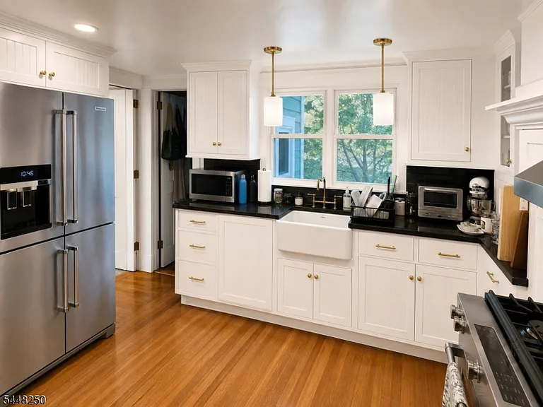 28 Franklin Pl — Photo 3