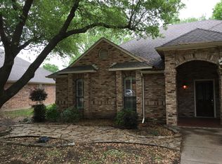2105 Plymouth Dr, Ennis, TX 75119