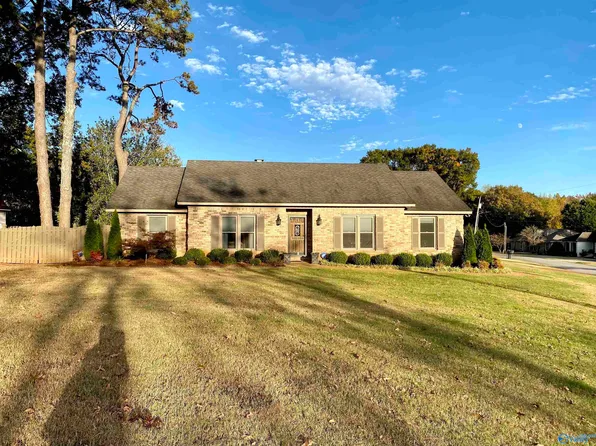 105 Camp Ground Rd, Brownsboro, AL 35741