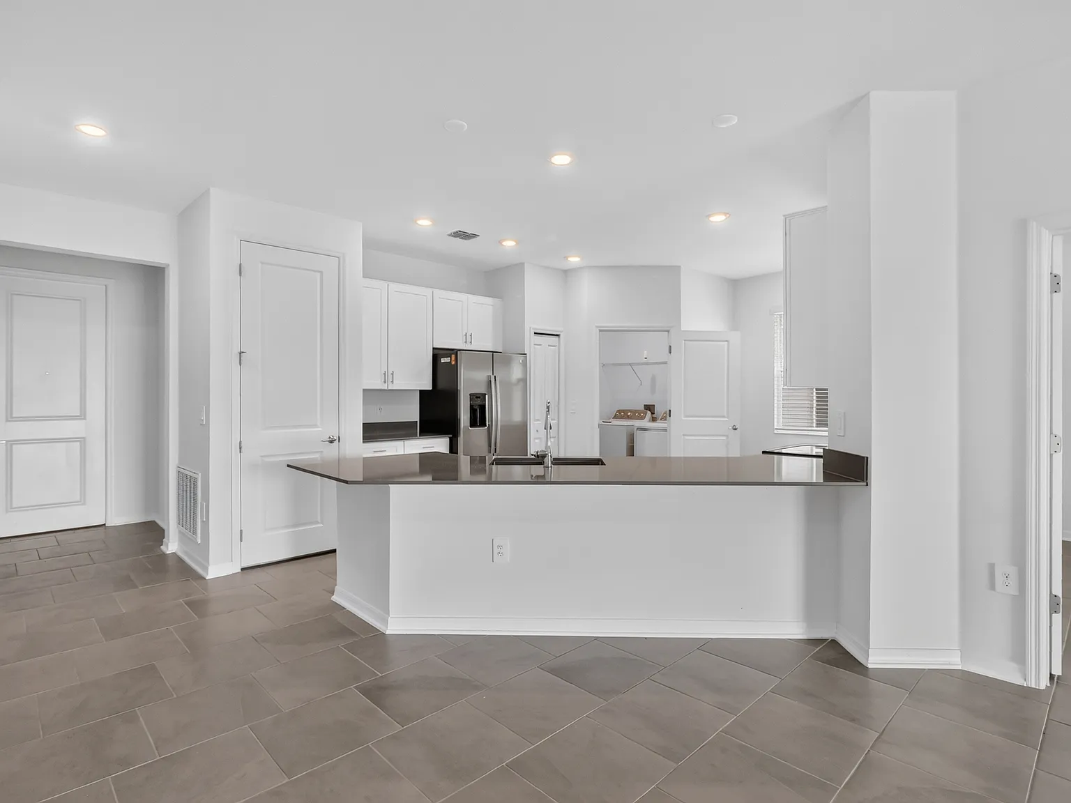 3 bed, 2000 sqft, $2,100 — Photo 3