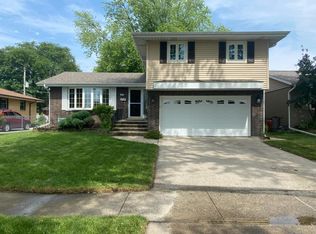10121 Alice Ct, Oak Lawn, IL