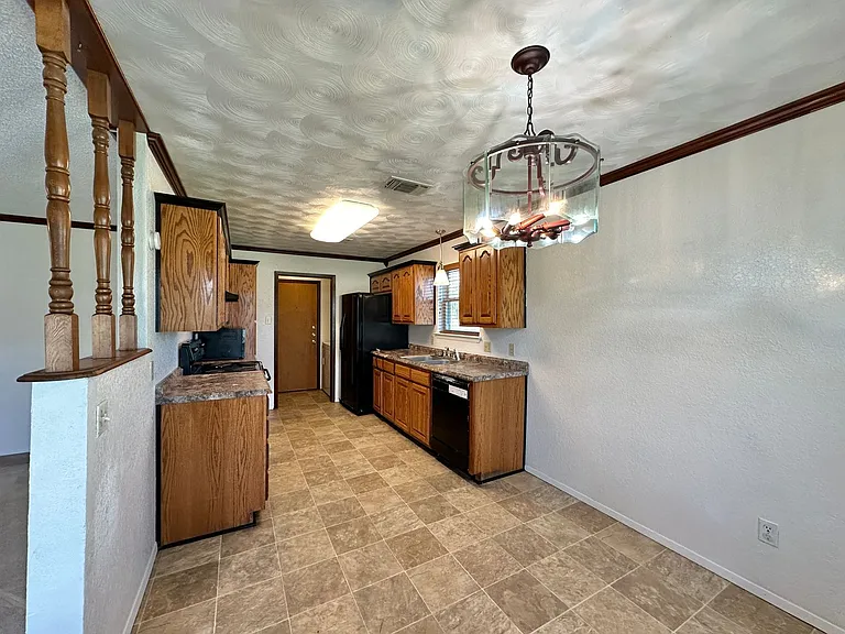1602 Becker Dr — Photo 8
