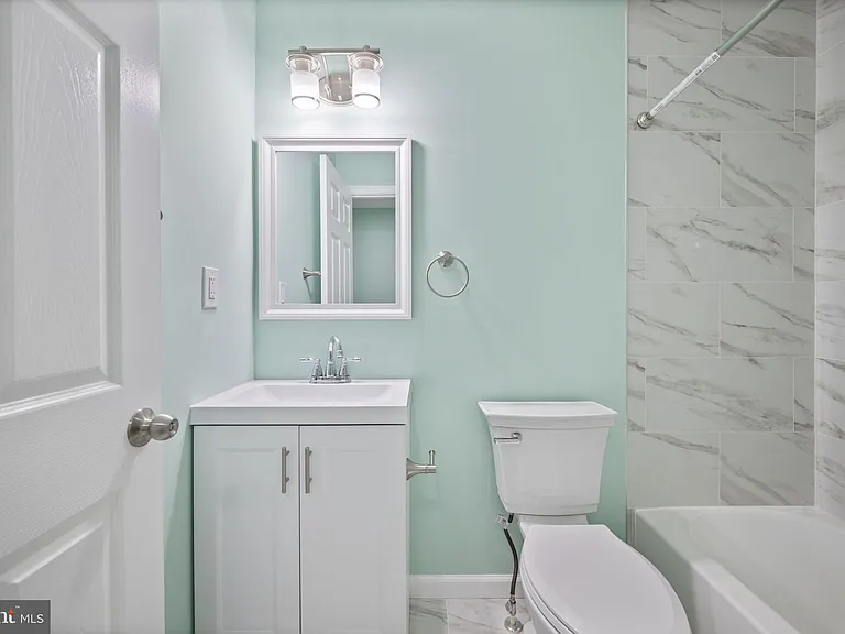 1316 McHenry St — Photo 17