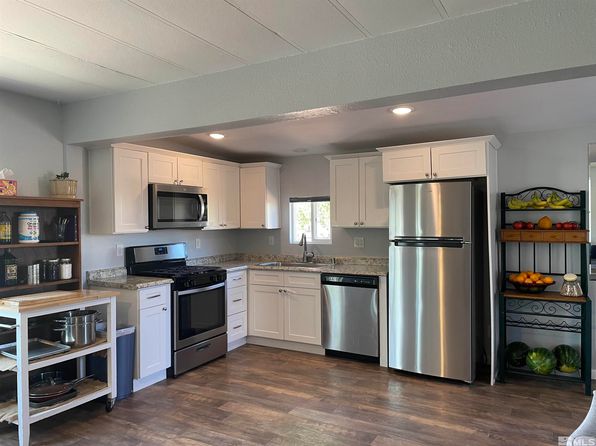 1335 Lahontan St, Silver Springs, NV 89429