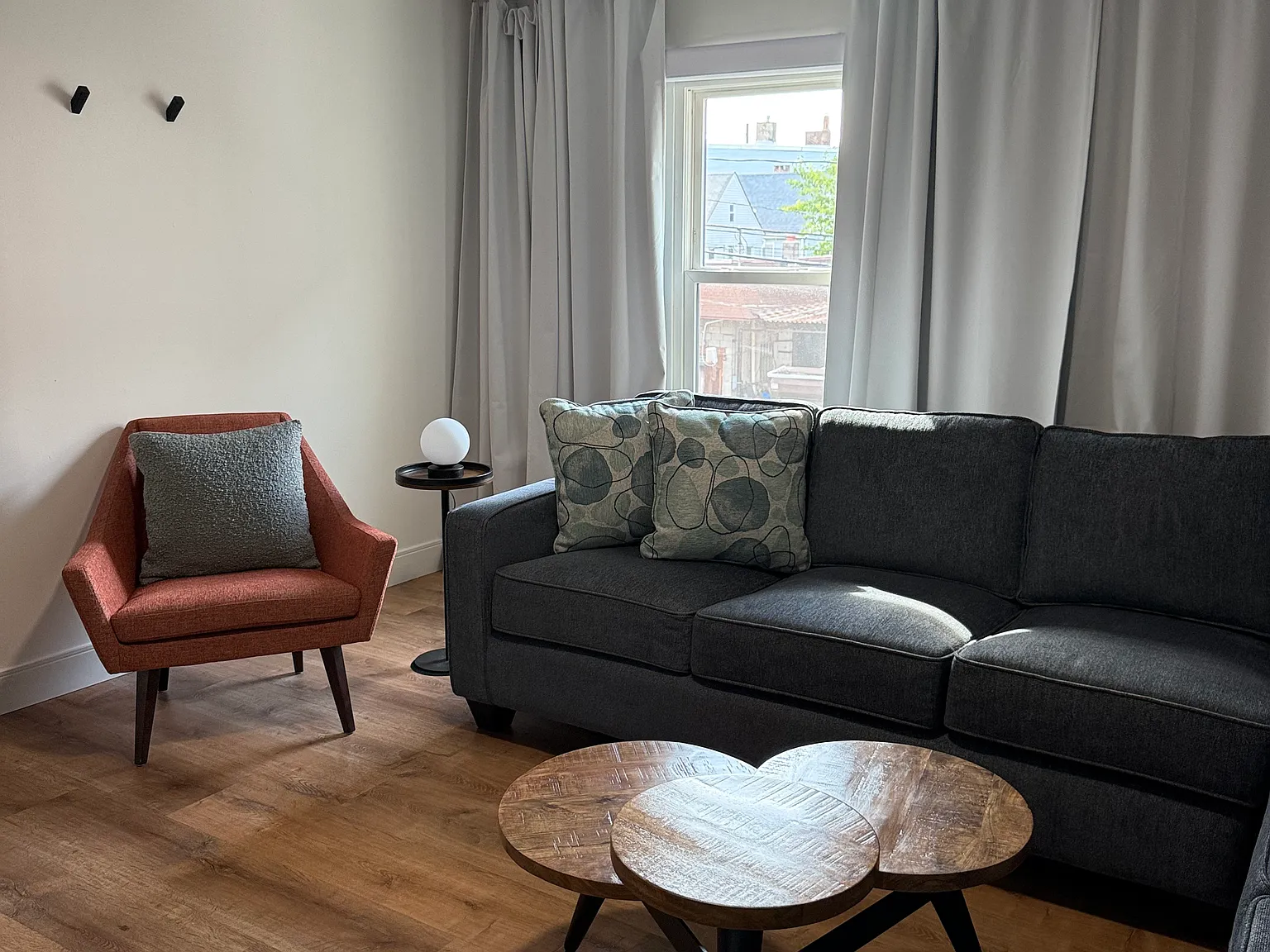 2 bed, 900 sqft, $2,300 — Photo 4