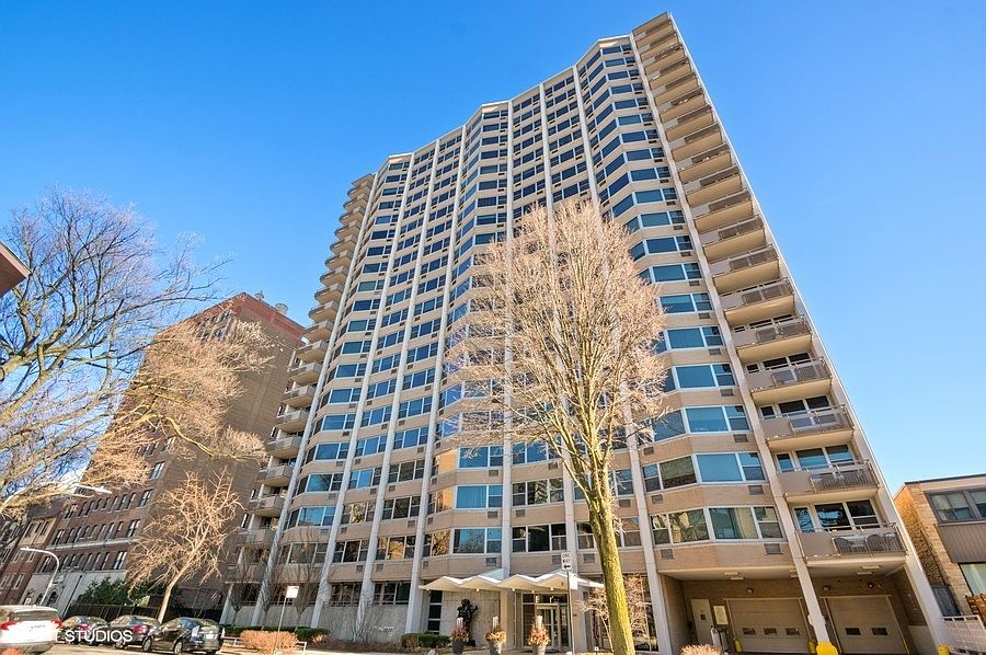 1st image of 555 W Cornelia Ave APT 505