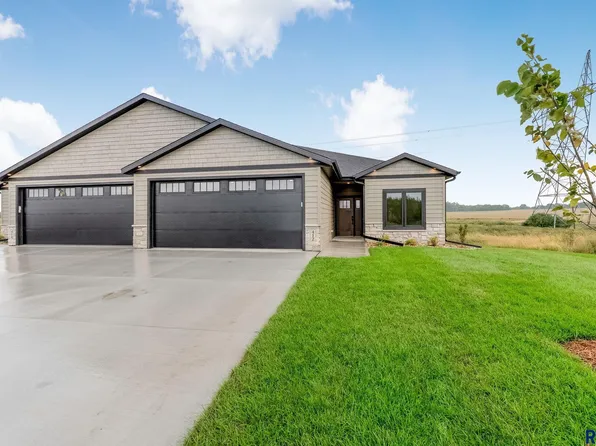 414 N Almond Ave, Brandon, SD 57005