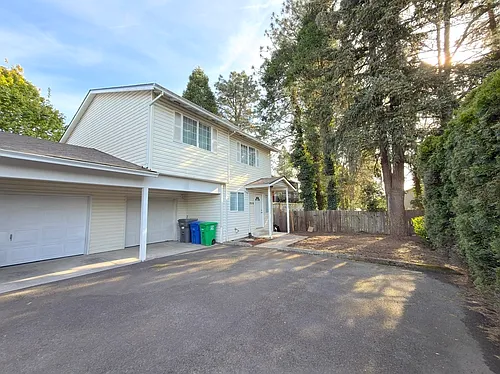 318 SE 157th Ave #B Photo 1