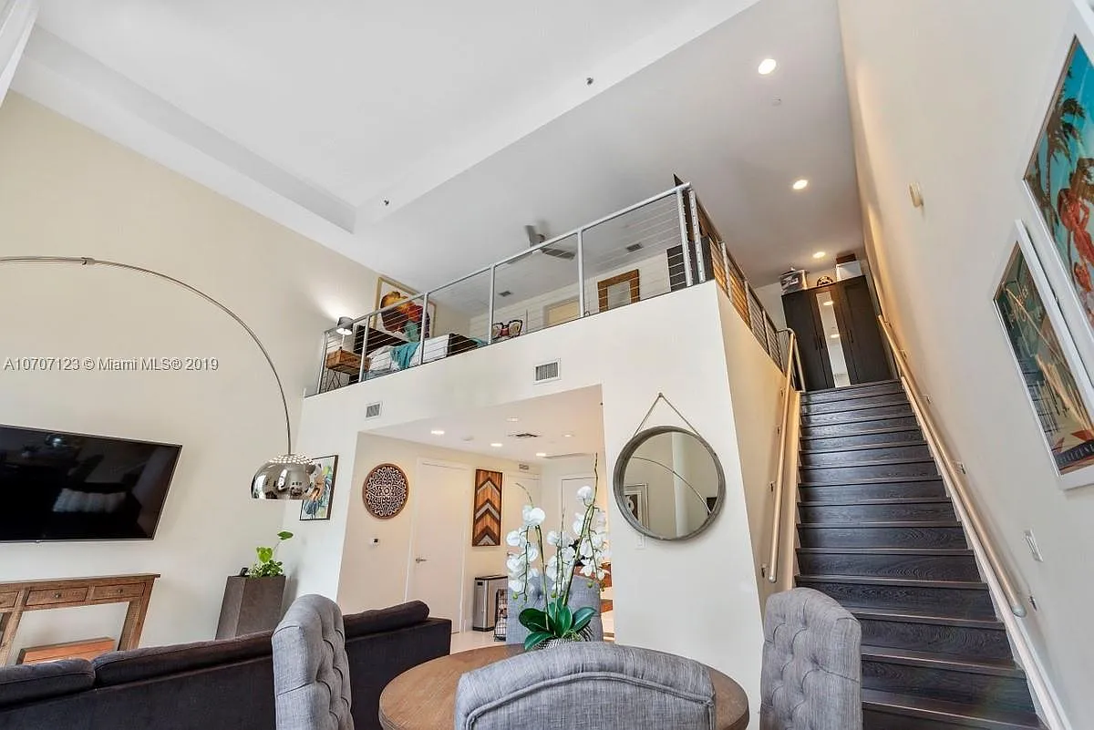 1 bed, 1053 sqft, $3,200 — Photo 2