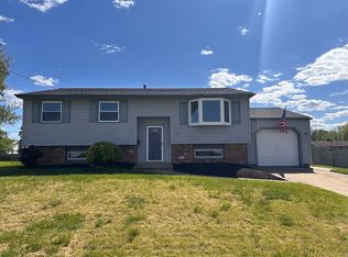 211 Hobart Dr, Laurel Springs, NJ 08021