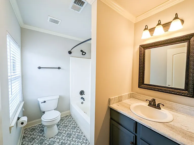220 Ixworth Ave — Photo 15