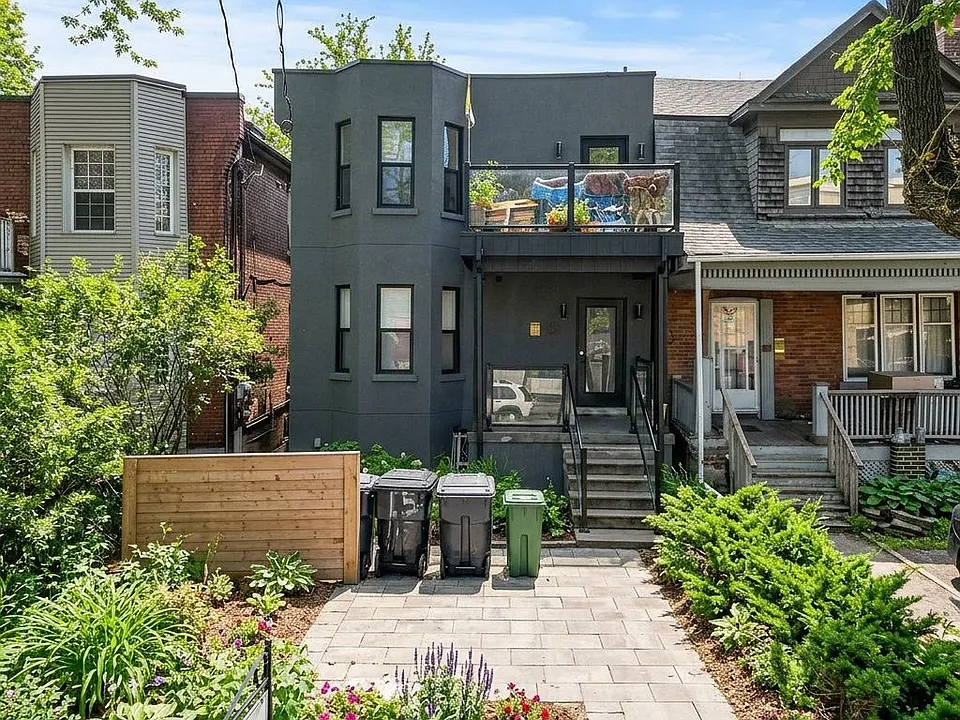 15 Thorburn Ave #204