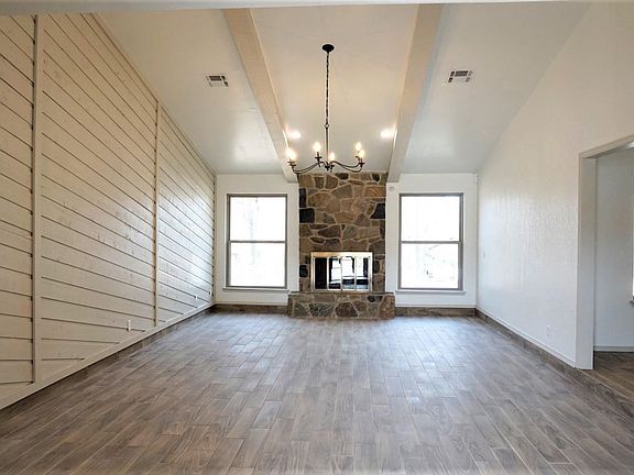 3rd image of 1012 Crestwood Ct