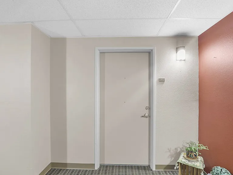 El Paseo Apartments — Photo 10