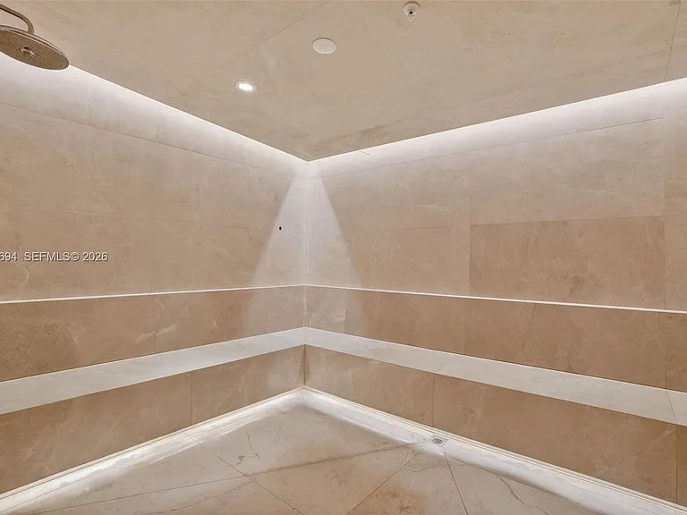 5775 Collins Ave #405 — Photo 30