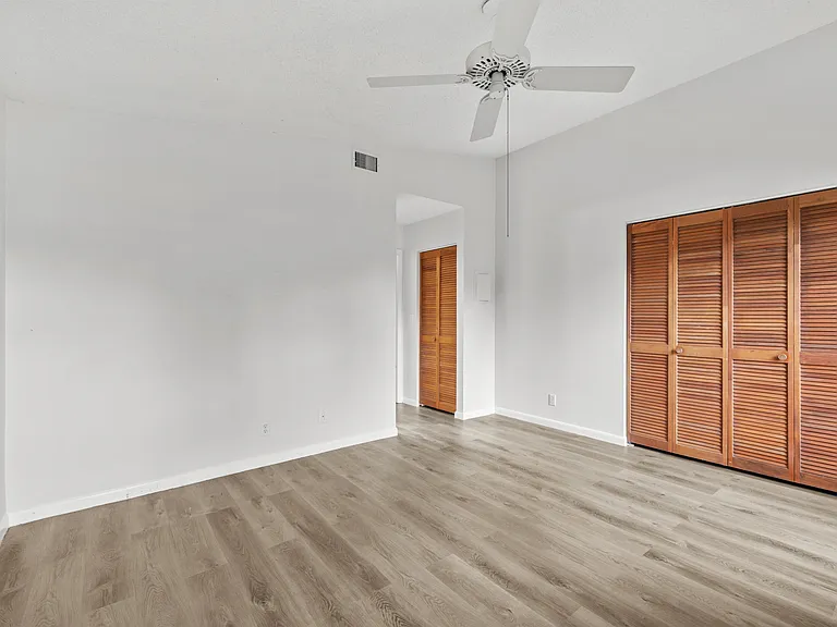 8019 SE Villa Cir — Photo 18