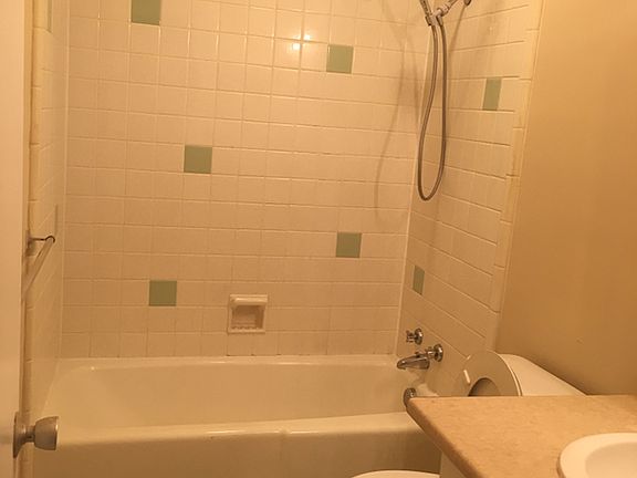 5th image of 407 S Chester St APT 6