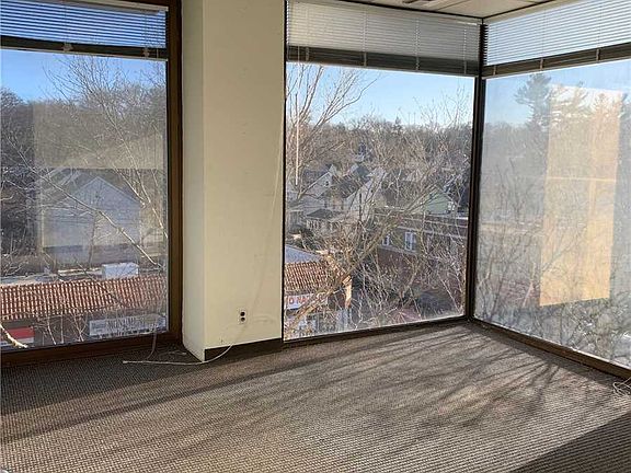 3rd image of 107 Northern Blvd #402