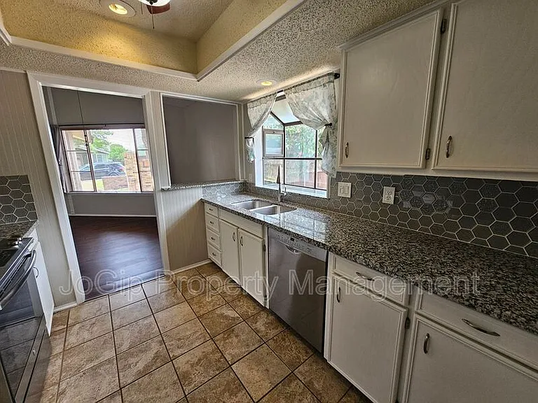 601 Harvest Hill St — Photo 13