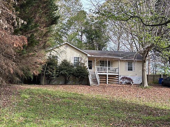 3rd image of 532 Hopkins Rd